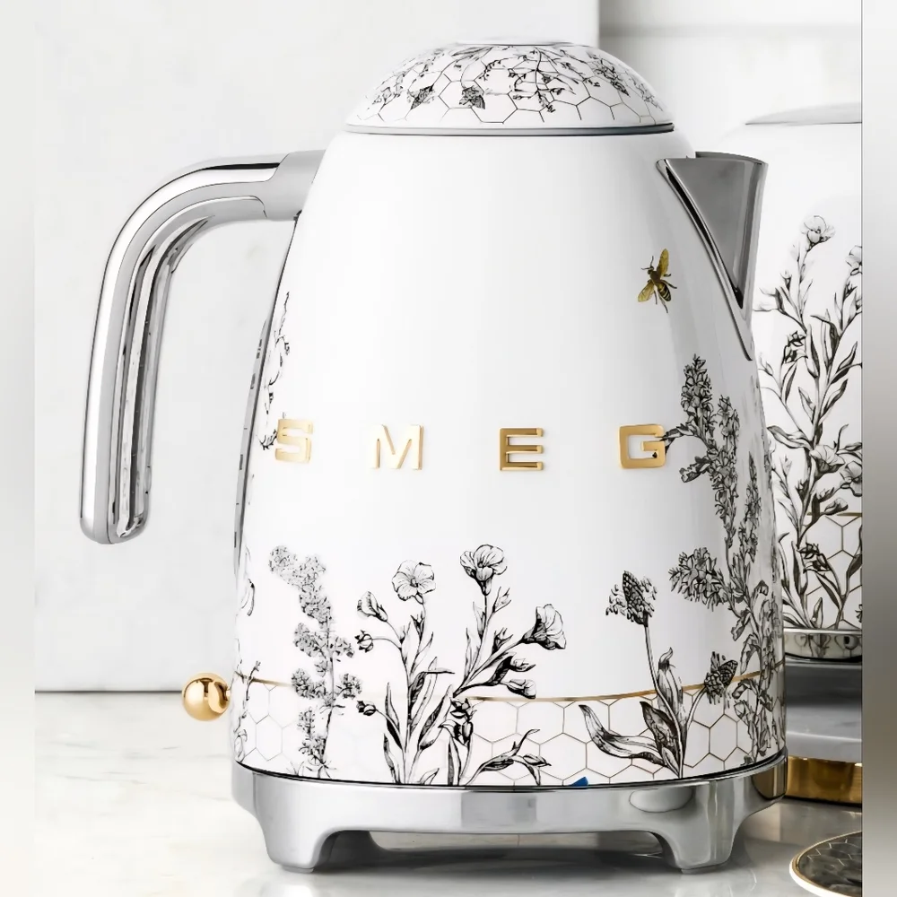 BESTSELLER SMEG Honeycomb Electric Kettle